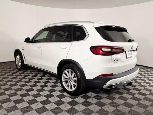 Alpine White 2022 BMW X5 PHEV xDrive45e