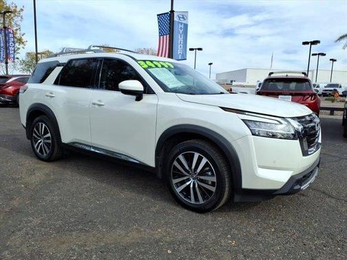 2024 Nissan Pathfinder Platinum