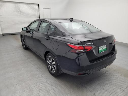 Super Black 2025 Nissan Versa 1.6 SV