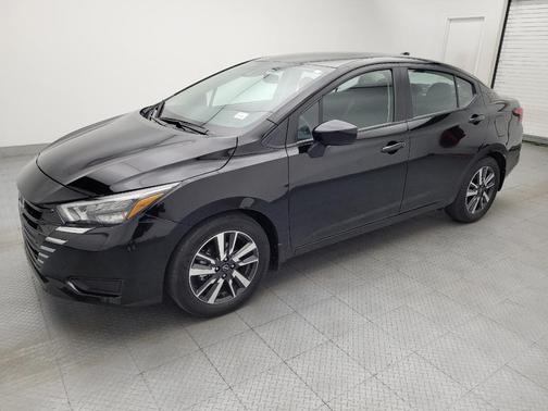 Super Black 2025 Nissan Versa 1.6 SV