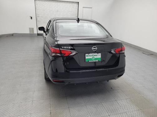 Super Black 2025 Nissan Versa 1.6 SV