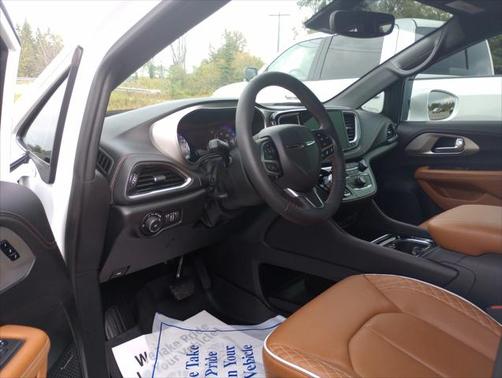 2024 Chrysler Pacifica Pinnacle AWD