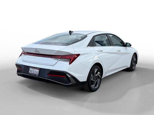 2025 Hyundai ELANTRA SEL