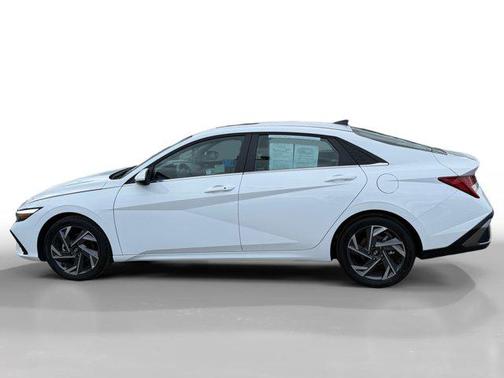 2025 Hyundai ELANTRA SEL