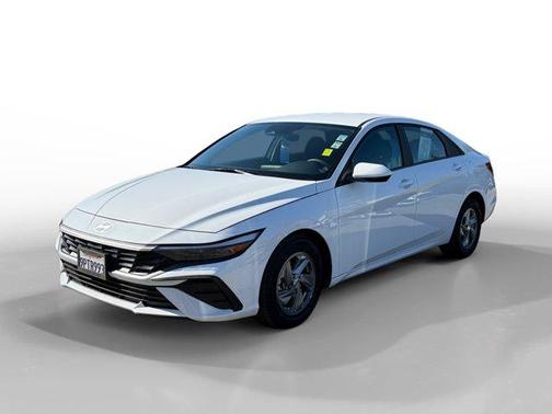 2024 Hyundai ELANTRA SE