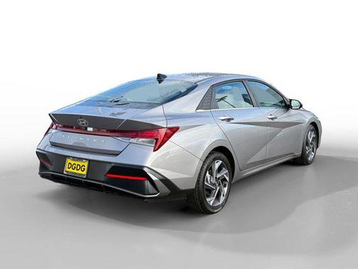 2025 Hyundai ELANTRA SEL