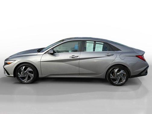 2025 Hyundai ELANTRA SEL