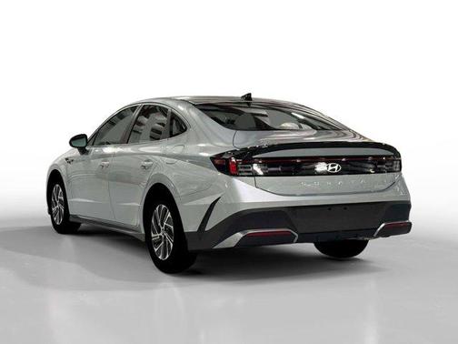 Aero Silver 2026 Hyundai SONATA Hybrid Base