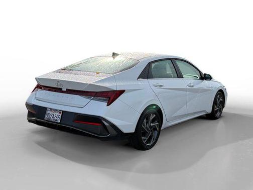 2025 Hyundai ELANTRA SEL