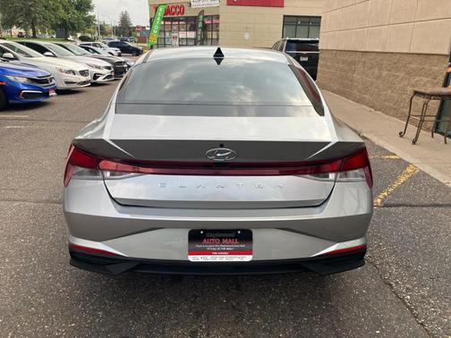 2022 Hyundai ELANTRA SEL