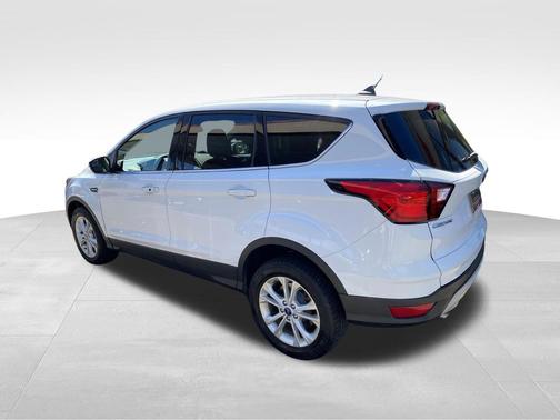 Oxford White 2019 Ford Escape SE