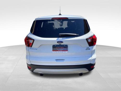 Oxford White 2019 Ford Escape SE