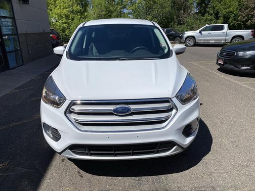 Oxford White 2019 Ford Escape SE