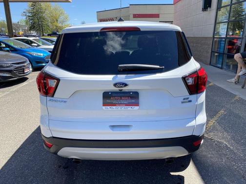 Oxford White 2019 Ford Escape SE