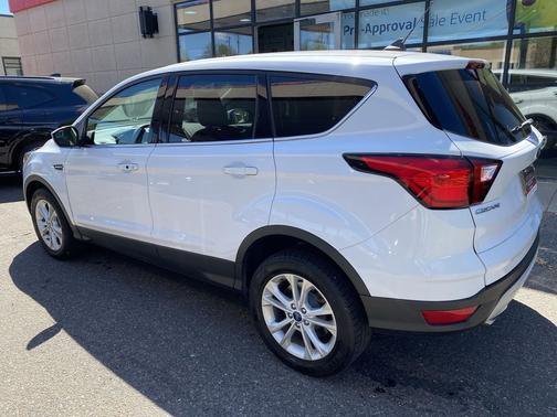 Oxford White 2019 Ford Escape SE