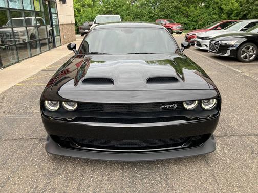 Pitch Black Clearcoat 2023 Dodge Challenger SRT Hellcat