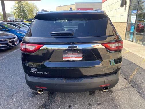Mosaic Black Metallic 2021 Chevrolet Traverse LT Cloth