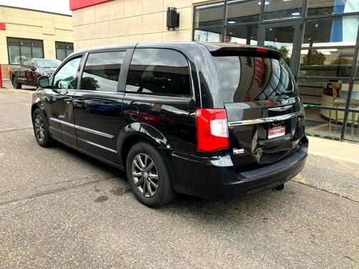 2014 Chrysler Town & Country S