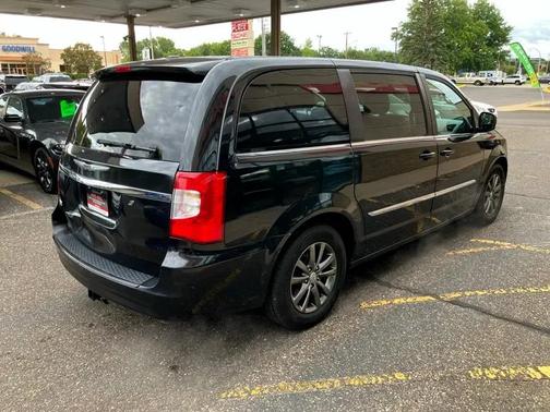 2014 Chrysler Town & Country S