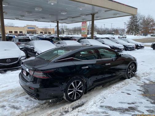 2023 Nissan Maxima SL