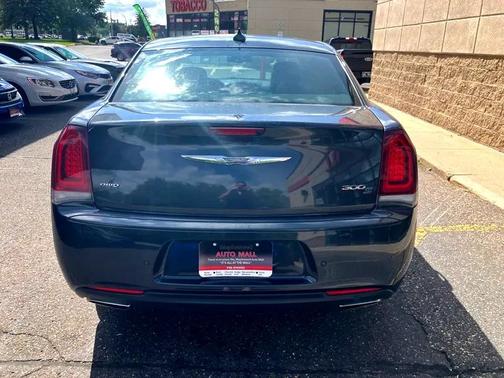 2018 Chrysler 300 S