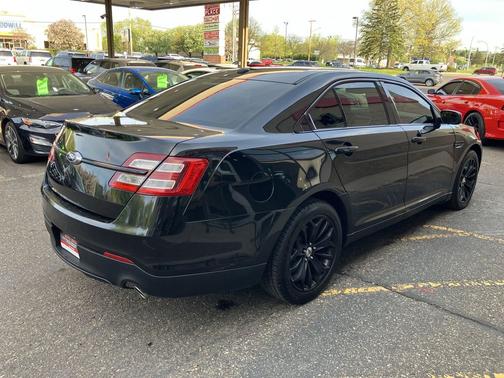 Tuxedo Black Metallic 2014 Ford Taurus Limited