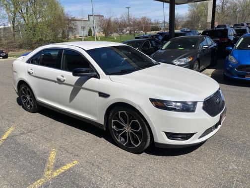 White Platinum Metallic Tri-Coat 2016 Ford Taurus SHO