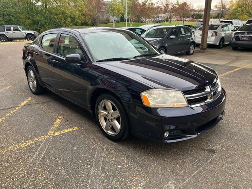 2011 Dodge Avenger Lux