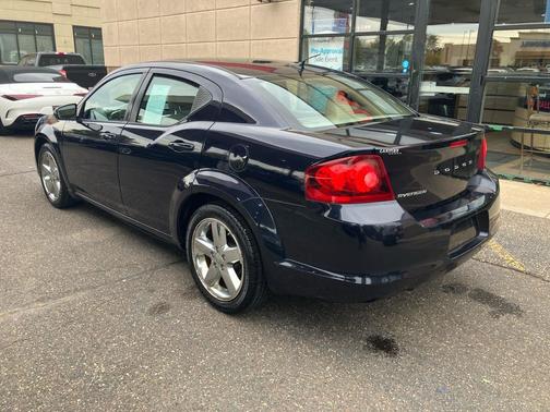2011 Dodge Avenger Lux