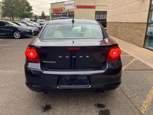2011 Dodge Avenger Lux