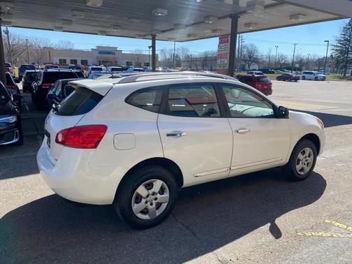 Pearl White 2015 Nissan Rogue Select S