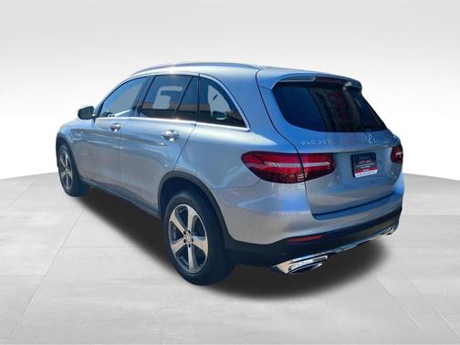 Diamond Silver Metallic 2016 Mercedes-Benz GLC 300 4MATIC
