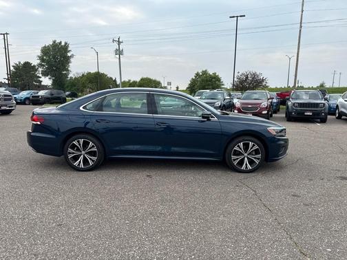 2022 Volkswagen Passat 2.0T SE