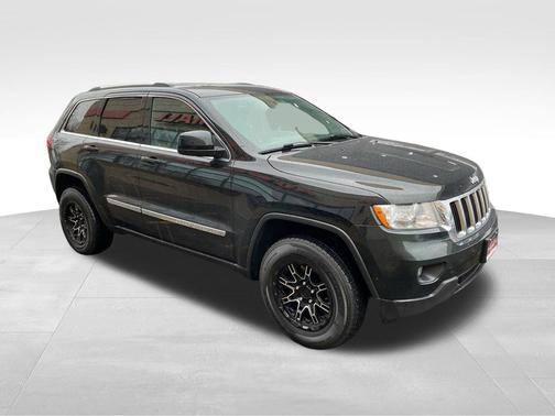 Black Forest Green Pearlcoat 2013 Jeep Grand Cherokee Laredo