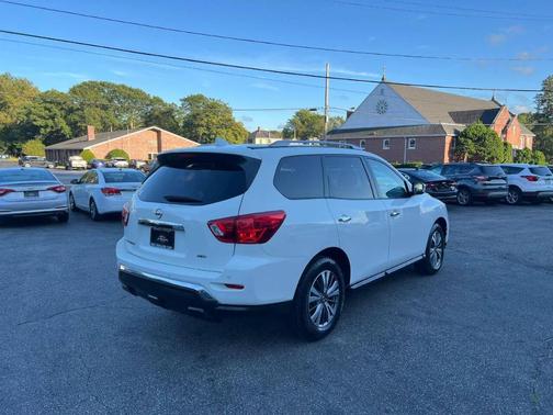 2019 Nissan Pathfinder S