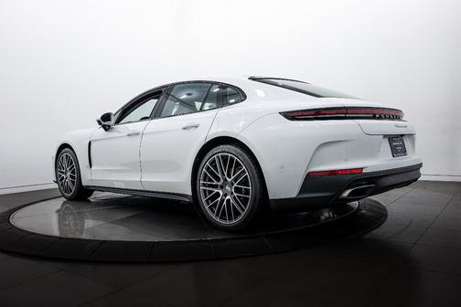 2026 Porsche Panamera 4