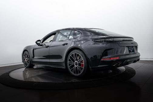 2026 Porsche Panamera Turbo