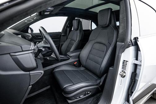 2025 Porsche Macan Turbo