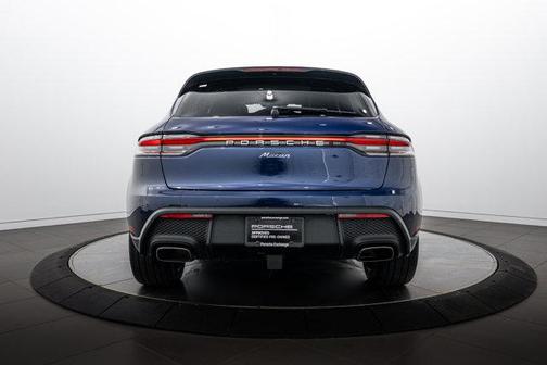 Gentian Blue Metallic 2026 Porsche Macan