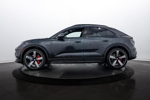2025 Porsche Macan 4S