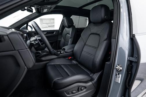 2026 Porsche Cayenne GTS