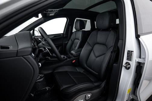 Carrara White Metallic 2026 Porsche Macan Base