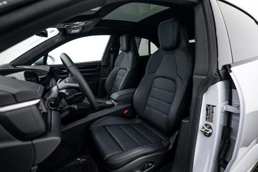 2025 Porsche Macan 4S