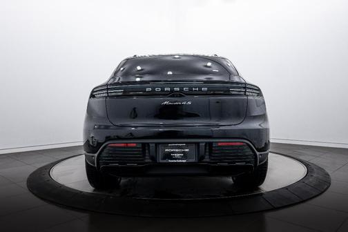 2025 Porsche Macan 4S