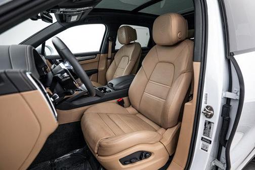 2023 Porsche Cayenne S Platinum Edition