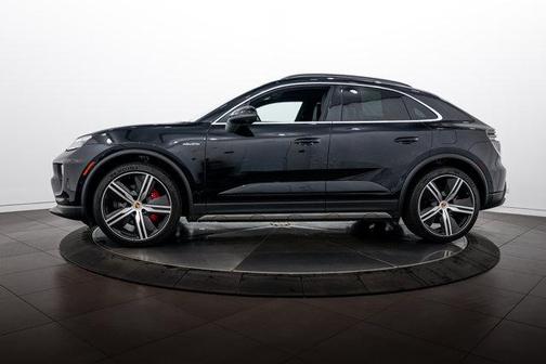 Jet Black Metallic 2025 Porsche Macan 4S