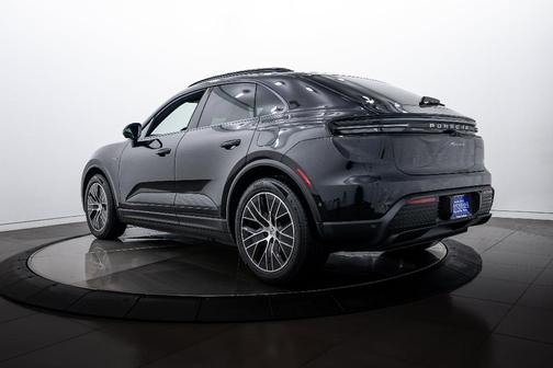 2025 Porsche Macan 4