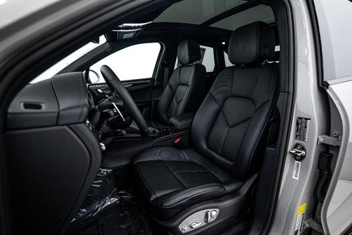 2025 Porsche Macan S