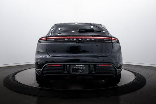 2026 Porsche Macan 4