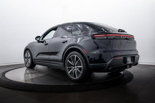 2026 Porsche Macan 4